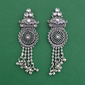 Bijoux faits à la main en Inde, boucles d'oreilles longues oxydées avec placage oxydé 811310 - Product Image 1