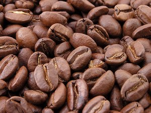 เมล็ดกาแฟคั่วกลางเข้ม 20% อาราบิก้า + 80% โรบัสต้า สำหรับกาแฟกรอง เอสเพรสโซ ผลิตจากเวียดนาม ยี่ห้อ DHPONE บรรจุ 500 กรัม ถุงซิปล็อค 1 วาล์ว - Product Image 1