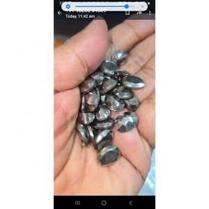 Pierre précieuse naturelle de pyrite faite à la main, ovale facettée, gravée motif amour, pour pendentif, bague, figurine, artisanat et fabrication de bijoux - Product Image 3