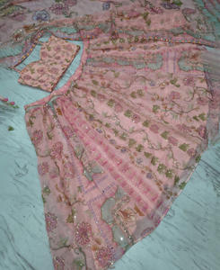 Lehenga Choli Tradicional Indio Rosa de Diseñador, Cosido a Mano, Último Modelo para Bodas y Fiestas de Verano, con Bordado, Lentejuelas y Espejos - Product Image 1