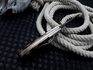 Premium Damascus Folding Gut Hook / hunting / skinning Knife Wholesale Supplier with Wooden Handle for USA and Europe Markets - Product Image 5