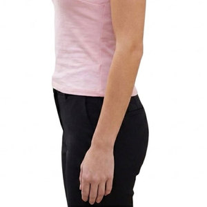 Débardeur pour femme en matière 100 % respirante et à séchage rapide, style vêtements de sport personnalisés. - Product Image 5