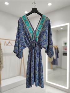 Robe bohème en soie bleue à motifs paisley |   Robe midi à coupe décontractée avec manches chauve-souris |   Robe d'été d'inspiration vintage pour femmes - Product Image 4
