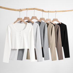 T-shirt pull à manches longues pour femme, coupe ajustée, chic et décontracté, col boutonné, style crop top, vente en gros, haute qualité - Product Image 4