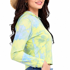เสื้อฮู้ดดี้ผู้หญิงลายมัดย้อม สีสันสดใส ทรงครอป สวมใส่สบาย น้ำหนักเบา ดีไซน์ฮู้ดทันสมัย สไตล์สตรีทแวร์ เสื้อฮู้ดดี้ครอปสำหรับผู้หญิง - Product Image 3