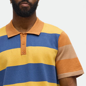 Diseño minimalista para ropa de exterior moderna y servicio de diseño a granel/OEM, camiseta para hombre con diseño elegante y bloques de color. - Product Image 4