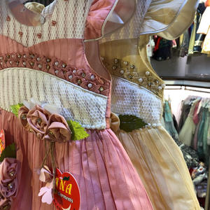 เสื้อคลุมผ้าฝ้ายสีเคลือบด้านบนพร้อมที่คาดผมดอกไม้ชุดเดรสดีไซน์แฟนซีคุณภาพเยี่ยม - Product Image 4