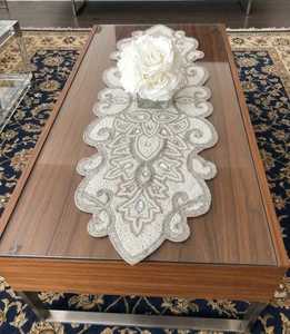 Chemin de table brodé floral en coton, décoration classique pour la maison - Product Image 1