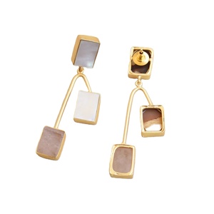 Aretes de Aro de Latón al por Mayor, Diseño de Piedra Natural en Bruto, Acabado de Latón Antiguo, Patrón de Diseñador Único, Premium, Listos para B2B - Product Image 2