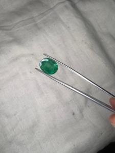 Émeraude naturelle zambienne de 3,67 carats, forme ovale, pierre précieuse vert foncé facettée, pierre précieuse pour la fabrication de bijoux fins, vente en gros - Product Image 1