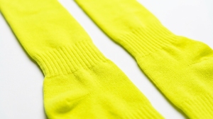 Chaussettes athlétiques montantes pour femmes de haute qualité, orange, à imprimé numérique uni, en Spandex/Polyester et Coton, respirantes, avec revers antidérapant, pour usage quotidien - Product Image 6