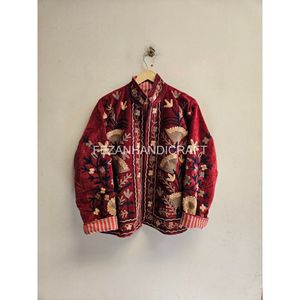 Chaqueta de Terciopelo Bordada para Mujer, Cuello Mandarín, Estampado Floral, Prenda de Invierno Hecha a Mano - Product Image 2