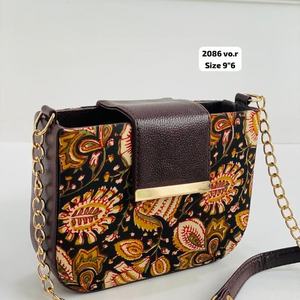 Sac bandoulière mini de luxe Midnight Paisley avec chaîne dorée, style bohème ethnique, pour femme, en tissu doux et résistant de qualité supérieure - Product Image 1