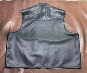 เสื้อกั๊กหนังงูหลามสำหรับผู้ชาย หนังวัวแท้ พร้อมลายหนังงู  เสื้อกั๊กหนังสำหรับขี่มอเตอร์ไซค์ - Product Image 2