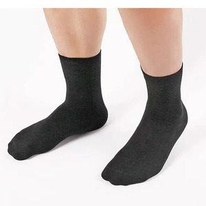 Nouvelles chaussettes pour bébés et enfants 2026 en gros - Chaussettes antidérapantes respirantes pour l'intérieur avec logo personnalisé, qualité supérieure - Product Image 2