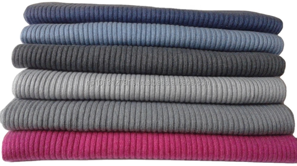 สีแดงเข้ม