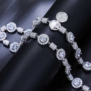 Pulsera de Joyería Fina de Lujo para Mujer, Estilo Hip Hop, con Eslabones Geométricos con Incrustaciones de Diamantes de Laboratorio, Corte Brillante Redondo, Certificado IGI, Oro de 14K - Product Image 4