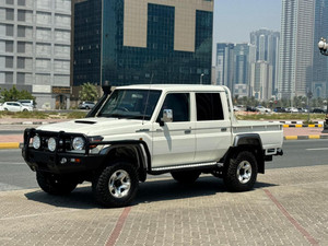Precio de la camioneta Toyota Land Cruiser V8 diésel usada - Product Image 1