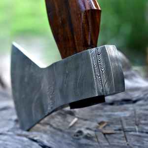 Hache viking artisanale en acier Damas, manche en bois et étui de qualité supérieure, qualité industrielle, pour le camping en plein air - Product Image 5