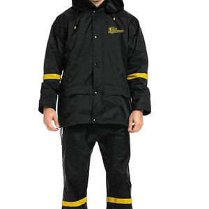 Conjunto cortavientos hecho en Pakistán para hombre, de dos piezas, para uso casual al aire libre y estilo urbano. - Product Image 4