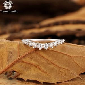 Bague d'éternité classique pour femme en argent 925 avec moissanite taille coussin, sertie à griffes, certifiée IGI, par Charm Jewells - Product Image 1