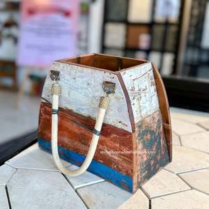 Pots de fleurs / Sacs à fleurs en bois de bateau recyclé couleur naturelle pour la maison, le jardin et l'extérieur, jardinière décorative pyramide en rotin/Mendong, taille moyenne - Product Image 4