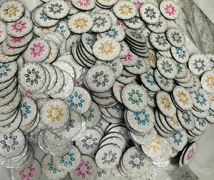Posavasos redondos artesanales con incrustaciones de nácar, recipientes decorativos de mosaico de conchas con varios diseños de Vietnam - Product Image 6