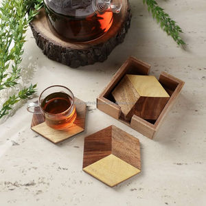 Ensemble de décoration d'intérieur moderne, sous-verres hexagonaux géométriques en bois faits à la main, épaisseur de 5 mm, style classique avec design en résine - Product Image 1