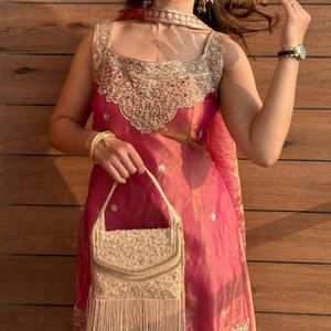 Ensemble de costume Sharara Palazzo en soie lourde de créateur, broderie de sequins de 5 mm, tenue ethnique époustouflante pour mariages, fêtes d'hiver et occasions spéciales - Product Image 2