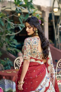 Lehenga Choli Moderno de Seda Tasar con Motivos Dorados Impresos en Lámina para Bodas y Fiestas de Diwali - Product Image 6