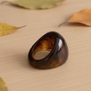 Bagues de mode en résine faites à la main de qualité supérieure – Bijoux colorés en gros pour femmes, parfaits pour les fêtes, la plage et le quotidien - Product Image 3