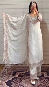 Ensemble Salwar Kameez 3 Pièces Long avec Plazzo et Dupatta en Soie Chinon Pure, Magnifiques Broderies des Deux Côtés, Style Moderne, Idéal pour les Fêtes, Livraison Rapide - Product Image 2