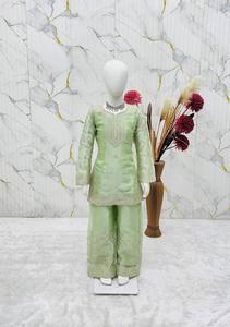ชุดสาหรี่กะมีซปักลายสีเขียวสำหรับเด็กผู้หญิงจาก NiMa Creations ทรงปกติ ความยาวระดับเข่า เหมาะสำหรับงานแต่งงาน สไตล์อินเดีย-ปากีสถาน ผ้าไหม แห้งเร็ว - Product Image 3