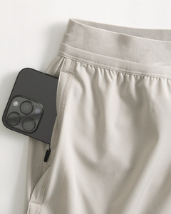 Shorts de sport pour hommes à séchage rapide, couleur unie, style urbain, avec poche zippée, taille élastique et cordon de serrage, extensibles, légers, pour la gym, la course et l'entraînement - Product Image 5