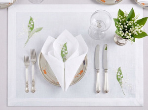 Sets de Nappes et Serviettes Personnalisés en Lin et Coton Blanc Brodés Main de Luxe, Motif Muguet, Lavables, pour Mariages et Maison - Product Image 3