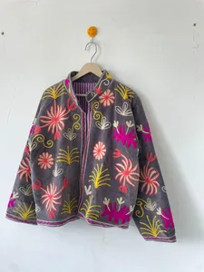 Chaqueta Artesanal de Terciopelo Gris Bordada a Mano para Mujer, Estilo Étnico Suzani, Chaqueta Bordada con Motivos Florales Rajastaníes - Product Image 5