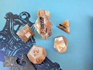 Dés en os polyédriques personnalisés, prêts pour la production, échantillon pour les nouveaux jeux de société, pour fabricants d'accessoires de jeu en gros - Product Image 4