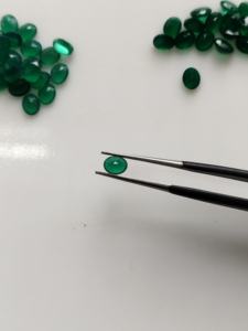 Onyx vert naturel 5x4MM taille ovale, pierre précieuse de qualité supérieure pour la fabrication de bijoux, Red Mountain Gems - Product Image 3