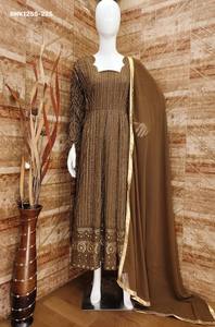 Nuevo vestido largo hasta el tobillo y dupatta étnicos de la mejor calidad en georgette de seda sintética con bordado de hilo Zari y lentejuelas. - Product Image 6