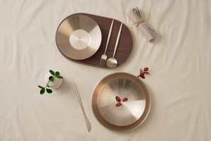 Assiette à dîner traditionnelle coréenne en bronze artisanal NOBBAN Premium (22 cm / 8,6 po) pour cadeaux, vaisselle - Product Image 2