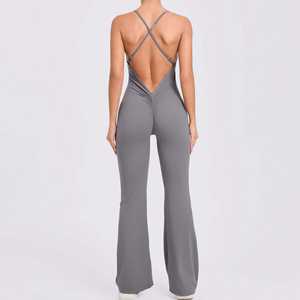Combinaison de yoga une pièce pour femmes grandes tailles, avec effet froncé aux fesses et pantalon évasé, vêtements de sport personnalisables avec logo - Product Image 5