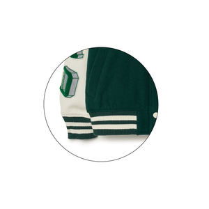 Vestes universitaires en toile noire personnalisées pour hommes et femmes, de haute qualité, col montant, logo sur le devant, à capuche, hiver, fabriquées au Pakistan - Product Image 2