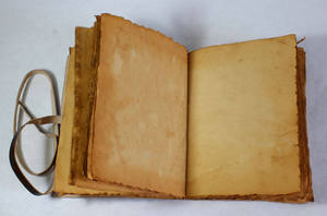 Carnet en cuir miniature vintage fait main avec motif loup en relief et la phrase « L'hiver arrive », papier écologique, cadeau - Product Image 4