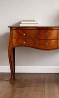 Console en bois au look premium avec des sculptures élégantes pour une mise en scène élégante dans le couloir et une pièce d'appoint décorative