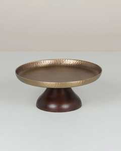 Support à gâteau élégant et moderne en métal, forme ronde avec surface texturée et base foncée pour le service de gâteaux et la présentation de desserts - Product Image 5