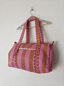 Bolsa de Viaje Informal Ligera de Algodón Acolchado a Cuadros Marrones con Cierre de Cremallera y Correas Ajustables - Product Image 2
