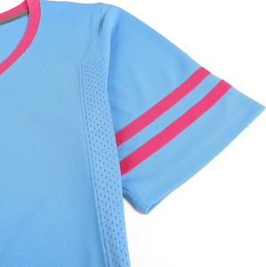 Maillots de football personnalisés directement de l'usine - Manches courtes, respirants, légers, 100% polyester, antibactériens, séchage rapide - Product Image 3
