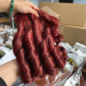 Cheveux vierges bruts vietnamiens de qualité supérieure, boucles rebondissantes rapides, couleur bordeaux, soyeux, tissage à double trame machine. - Product Image 4