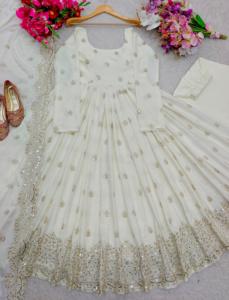 Vestido de seda chinon con bordado de diseñador y trabajo de lentejuelas de 5 mm, con pantalón de seda butter y dupatta de seda chinon, conjunto listo para usar. - Product Image 5