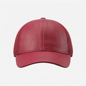 Casquette de camionneur en cuir PU rouge, 6 panneaux, dos en maille, réglable, snapback, unisexe, décontractée, couleur unie, casquette de baseball - Product Image 1